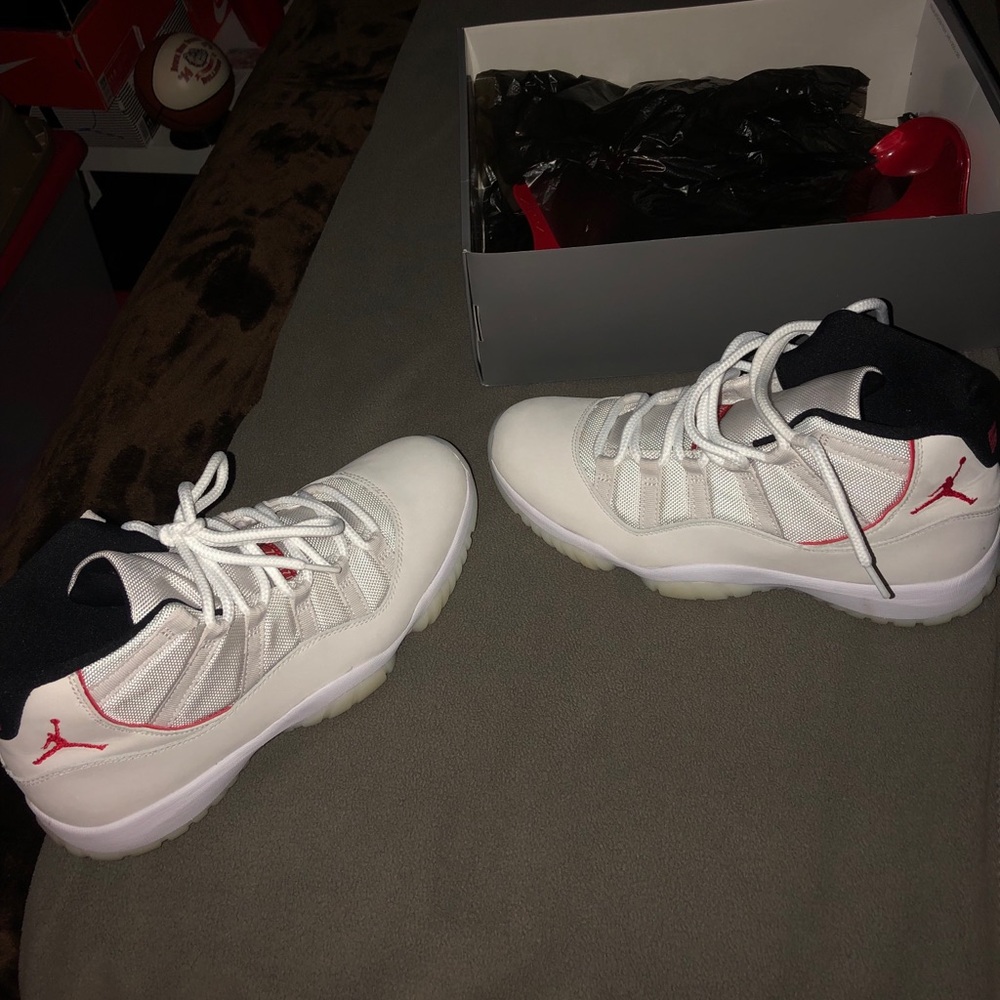 PLATINUM TINT 11s ONLY WORN TWICE BOX INCLUDED